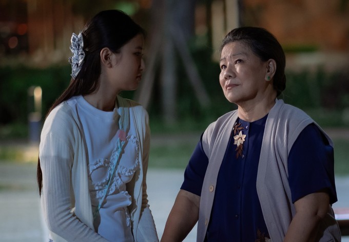 Chân dài Nàng Mơ diễn xuất cùng NSND Thanh Hoa trong bộ phim đầu tay.
