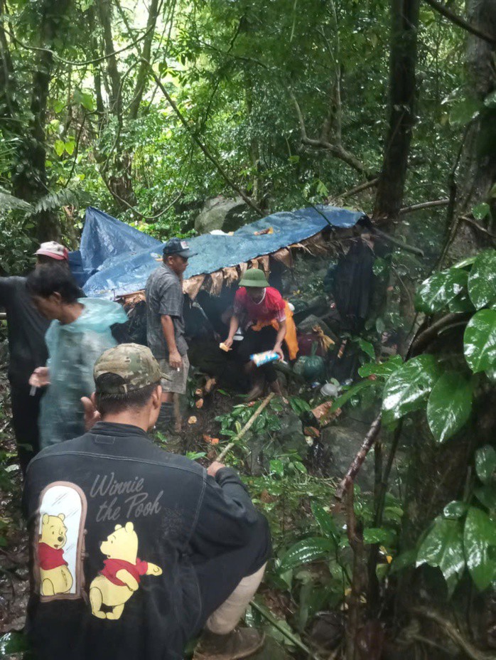 Cả trăm người đội mưa bão, vào rừng tìm người đàn ông mất tích ở Đà Nẵng - 5