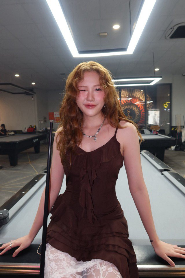 Uyển Ân sinh năm 1999, là em út của đạo diễn Trấn Thành. Cô học ĐH Sân khấu&Điện ảnh TP.HCM nhưng sự nghiệp khá mờ nhạt. Phải đến khi đóng phim Bố già, Nhà bà nữ của anh trai, Uyển Ân mới thực sự "hot" lên.