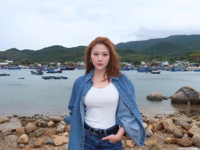 Trước khi nổi tiếng và xinh đẹp như hiện tại, Uyển Ân từng có vóc dáng mũm mĩm và không được xinh đẹp. Cuối cùng vì để có nhiều vai diễn phù hợp và chính nhờ anh trai động viên, Uyển Ân đã quyết định giảm cân.