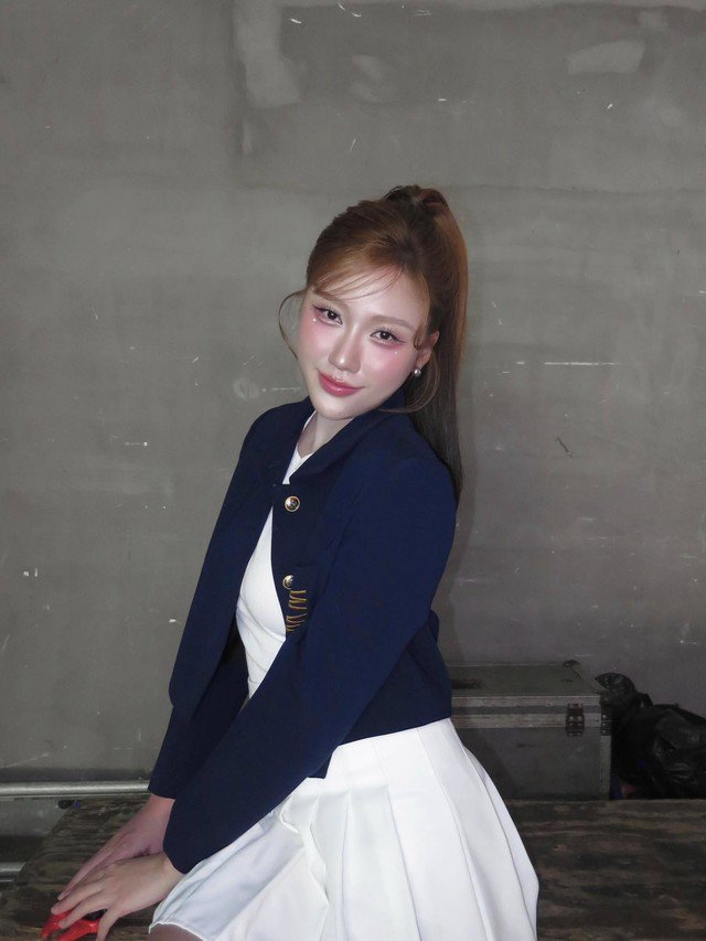 Cuối cùng, em gái Trấn Thành dành thời gian cho bản thân ngủ nghỉ điều độ, có ý thức hơn trong việc chăm sóc hơn nên cô luôn giữ được da và vóc dáng đẹp.