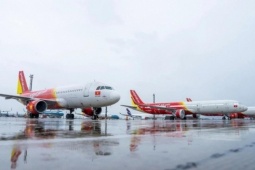 Tin tức trong ngày - 186 chuyến bay bị ảnh hưởng, đường sắt Bắc - Nam gãy ray vì bão Bualoi