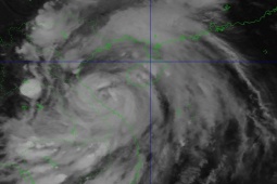 Tin tức trong ngày - Bão số 10 Bualoi ngày càng áp sát đất liền
