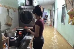 Tin tức trong ngày - VIDEO: Bão số 10 Bualoi chưa tới, nước đã dâng ngập nhà dân