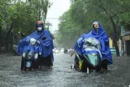 Tin tức trong ngày - Bão số 10 đổ bộ Bắc Trung Bộ, Hà Nội mưa lớn nhất khi nào?