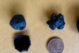 Công nghệ thông tin - 6 mảnh thủy tinh xanh tiết lộ vật thể ngoài Trái Đất bí ẩn