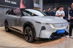 Mazda CX-6e trình làng, CUV chạy điện giá từ 445 triệu đồng