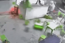 Tin tức trong ngày - Bão số 10 Bualoi: Tìm thấy thi thể phụ nữ bị nước cuốn trôi, 75 ngôi nhà tốc mái