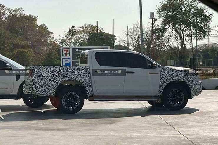 Toyota Hilux thế hệ mới sắp trình làng với nhiều thay đổi lột xác - 4