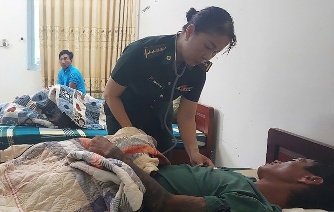 Các thuyền viên trước đó được ứng cứu hiện đang được theo dõi sức khỏe.