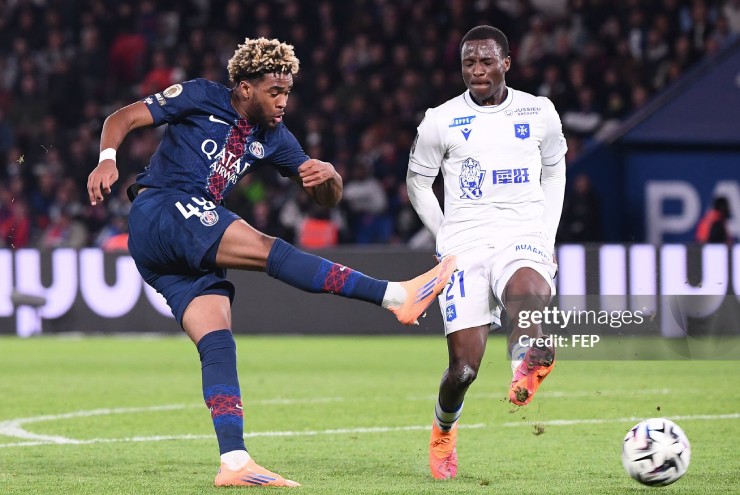 Các cầu thủ PSG chơi rất tích cực để tìm bàn thắng sớm