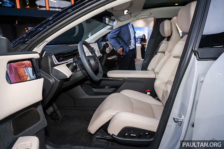 Mazda CX-6e trình làng, CUV chạy điện giá từ 445 triệu đồng - 8