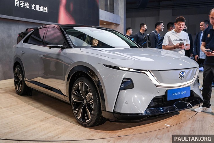 Mazda CX-6e trình làng, CUV chạy điện giá từ 445 triệu đồng - 1