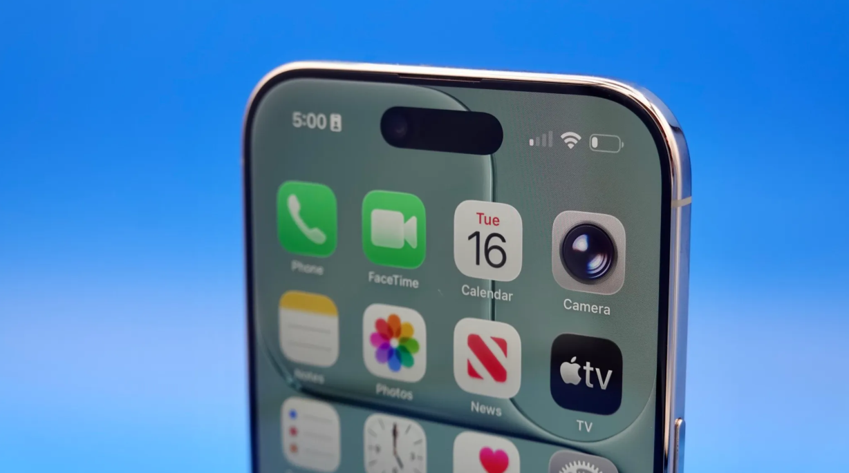 iPhone Air có khung titan khá bền.