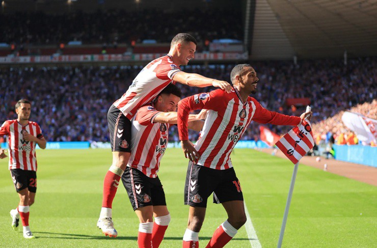 Sunderland đang chễm chệ top 4 Ngoại hạng Anh