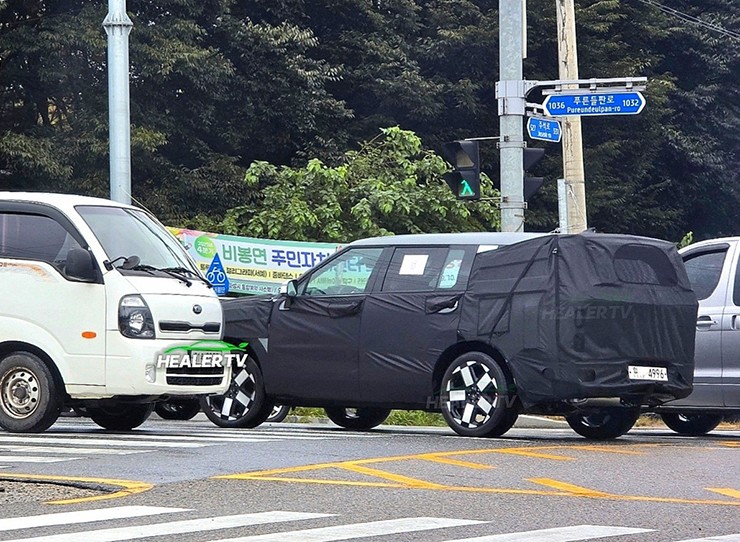 Nguyên mẫu thử nghiệm Hyundai Santa Fe 2027. Ảnh: HealerTV