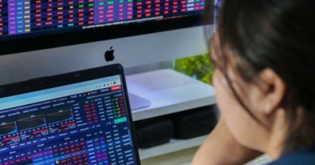 VN-Index "xanh vỏ đỏ lòng", nhà đầu tư chứng khoán bắt đầu lỗ nặng
