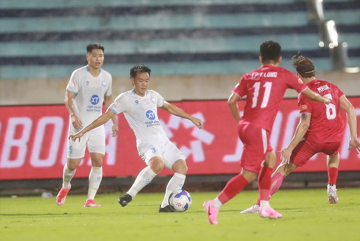 Nam Định gặp nhiều khó khăn trước Công an Hà Nội