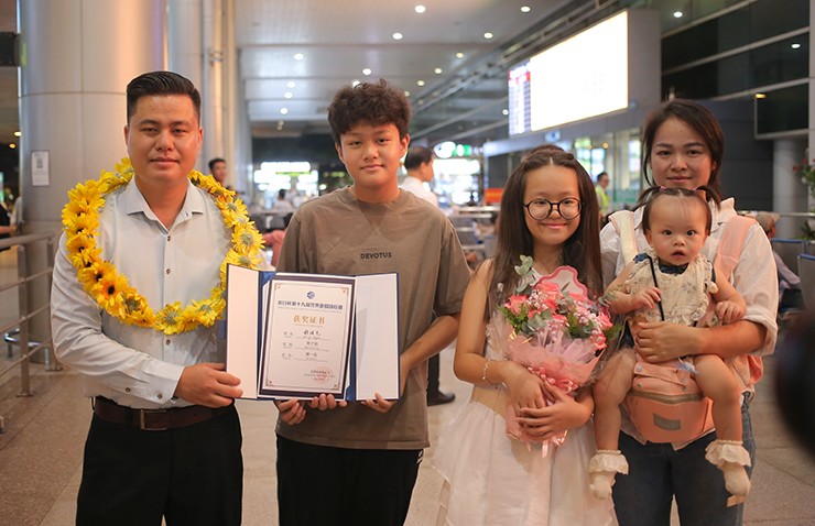 Lại Lý Huynh vô địch thế giới lịch sử trong đúng ngày sinh nhật của vợ và con gái út