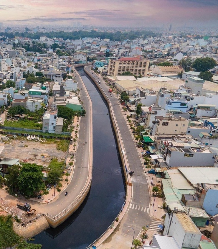 Kênh Nước Đen sau cải tạo. Ảnh: Phạm Nguyễn