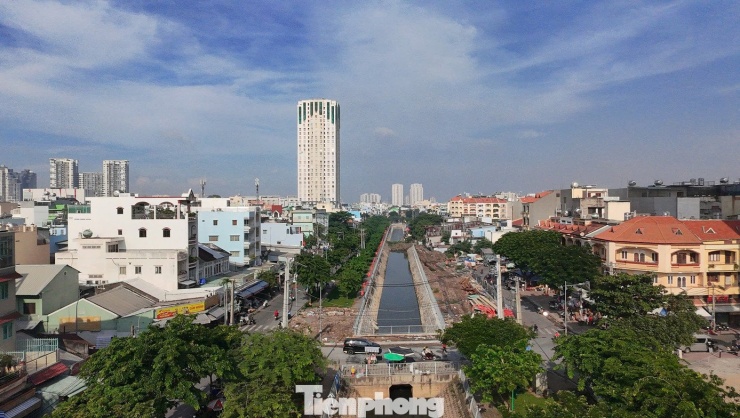 Đoạn kênh Hàng Bàng đang được cải tạo. Ảnh: Hữu Huy