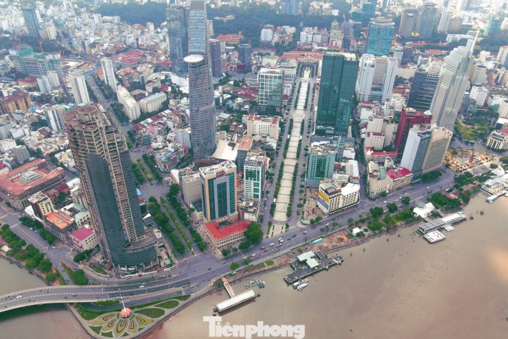 Khu vực công viên bến Bạch Đằng trong giai đoạn chỉnh trang. Ảnh: Phạm Nguyễn