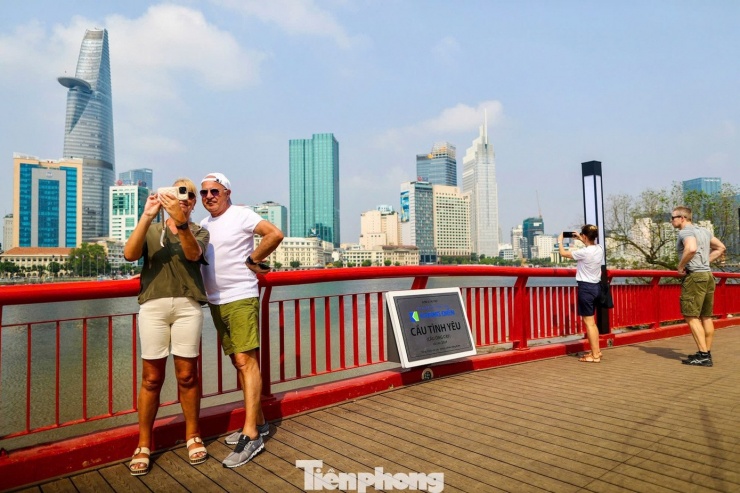 Khu vực trở thành địa điểm "check-in" lý tưởng của du khách khi đến TPHCM. Ảnh: Duy Anh