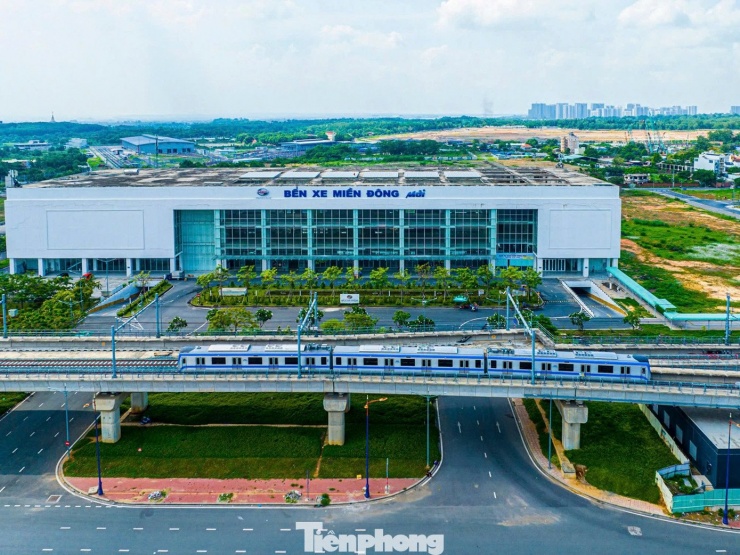 Tuyến metro số 1 TPHCM đi qua bến xe Miền Đông mới. Ảnh: Duy Anh
