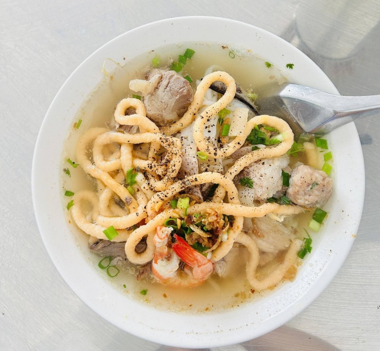 Bún suông thường được bán với giá từ 30.000-50.000 đồng/bát. Ảnh: Ngọc Hiền