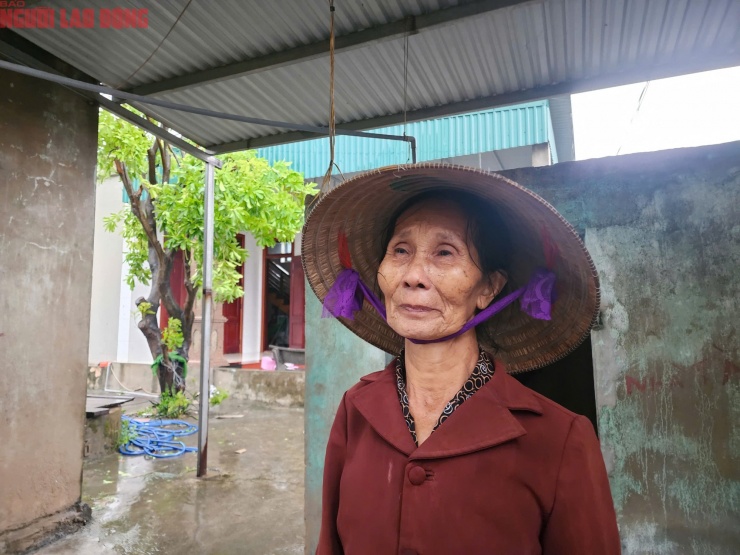 Quảng Trị sau bão số 10: Cột điện gãy đôi, nhà dân chỉ còn trơ khung - 7