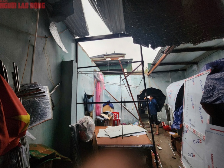 Quảng Trị sau bão số 10: Cột điện gãy đôi, nhà dân chỉ còn trơ khung - 10