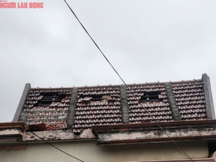 Quảng Trị sau bão số 10: Cột điện gãy đôi, nhà dân chỉ còn trơ khung - 9