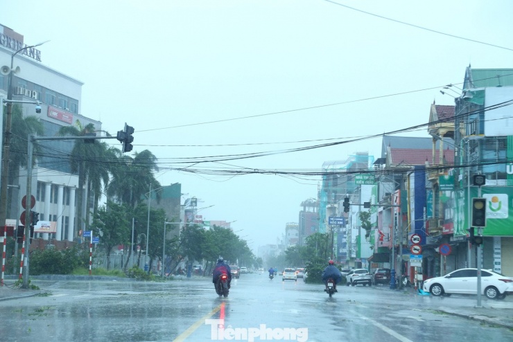 Nghệ An tan hoang sau bão - 15