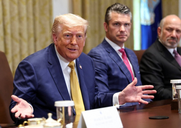 Tổng thống Mỹ Donald Trump và Bộ trưởng Chiến tranh Pete Hegseth. (Ảnh: Reuters)