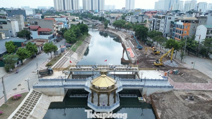 Đập tràn sông Tô Lịch đã giữ được mực nước trên sông 3,5 mét - 1