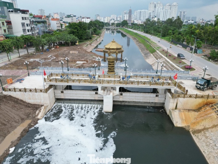 Đập tràn sông Tô Lịch đã giữ được mực nước trên sông 3,5 mét - 7