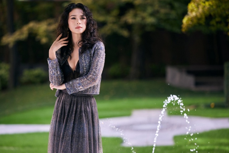 Theo Sohu, người đẹp 46 tuổi làm khách mời các chương trình của nhà mốt Giorgio Armani.