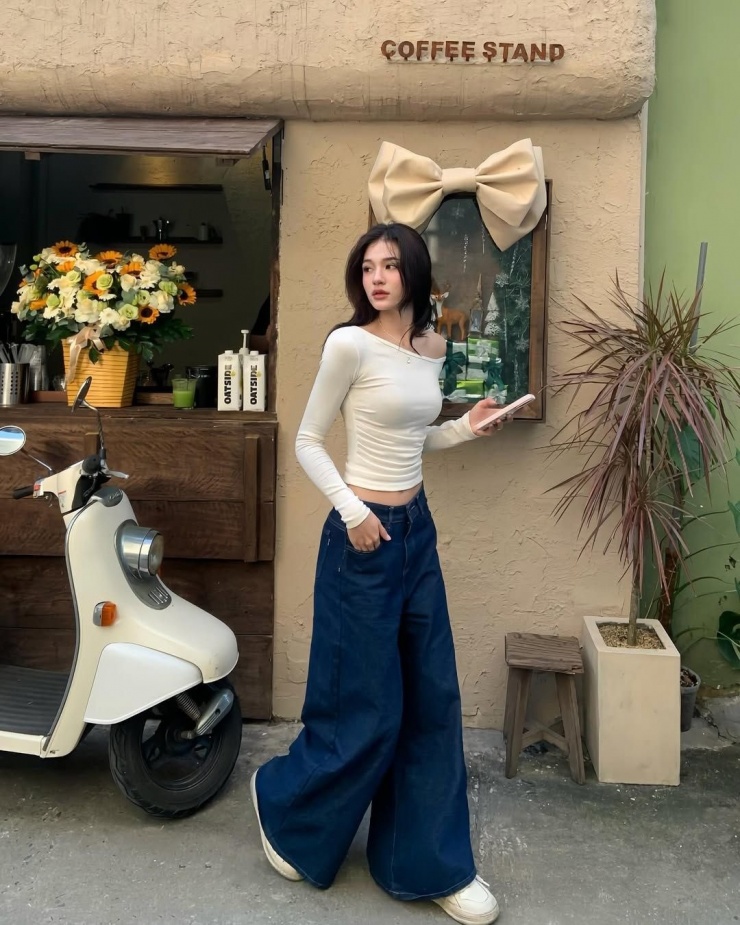 Nếu muốn chọn giày thể thao, hãy ưu tiên những thiết kế cơ bản, gọn gàng thay vì kiểu dáng chunky.