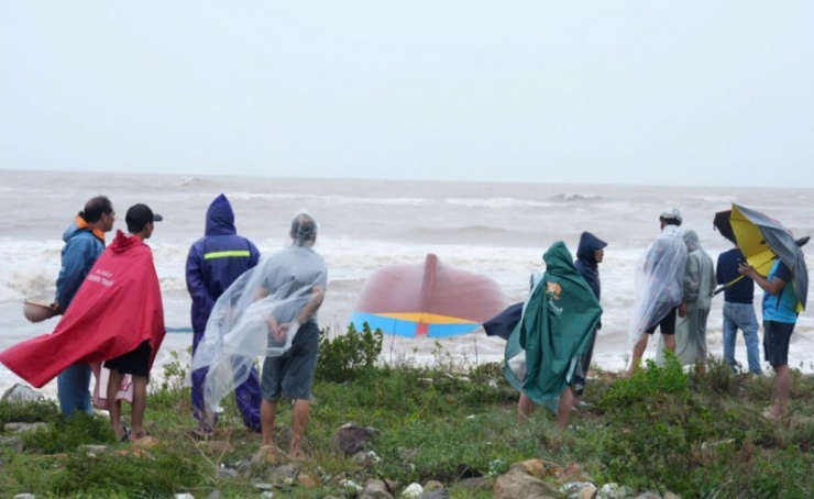 Phát hiện vị trí tàu cá bị sóng biển nhấn chìm. 