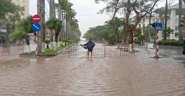 Vòi rồng xuất hiện ở Hải Phòng - 4