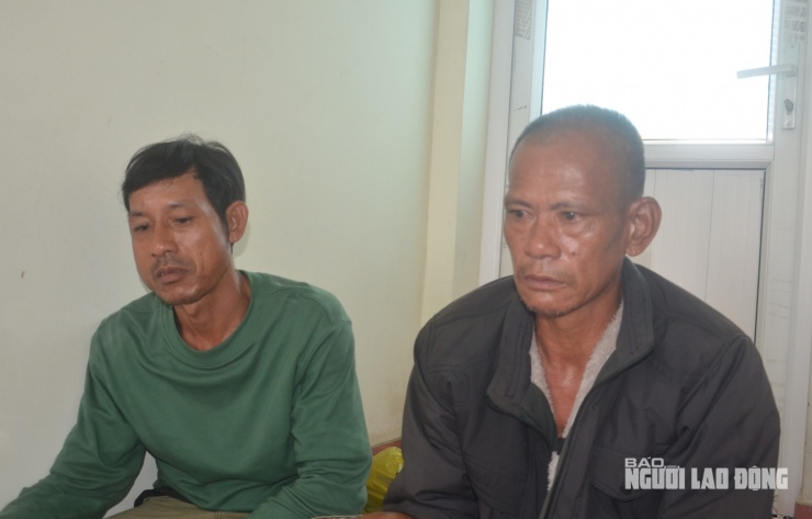 Anh Sa Lế (bìa trái) cùng ngư dân quê An Giang sống sót sau vụ chìm tàu