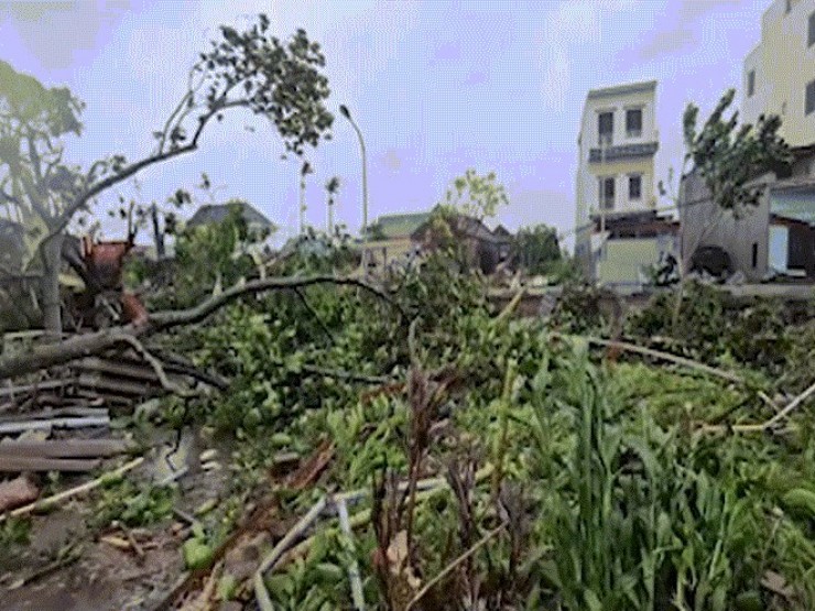 Cảnh tượng tan hoang chưa từng thấy sau trận giông lốc khiến 9 người chết ở Ninh Bình