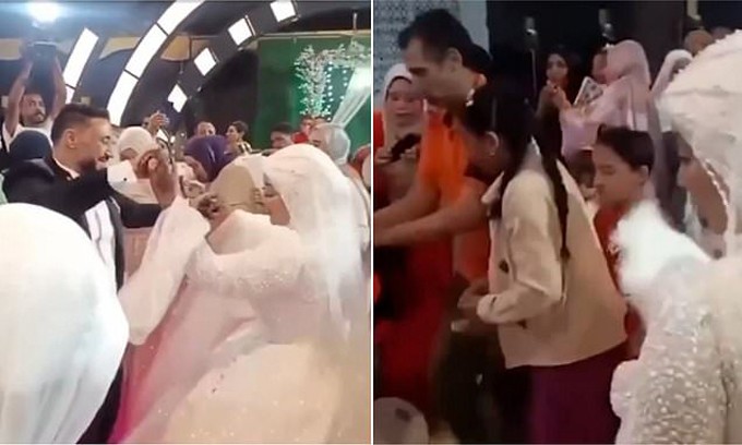 Chú rể (mặc áo vest đen) nhảy với cô dâu ngay trước khi bị đột quỵ. Ảnh chụp màn hình