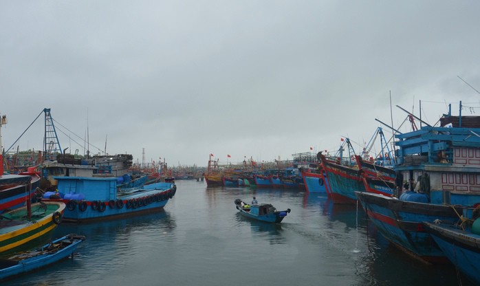 Tưởng bão số 10 đi qua, 13 ngư dân TP HCM trở lại tàu rồi gặp nạn - 1