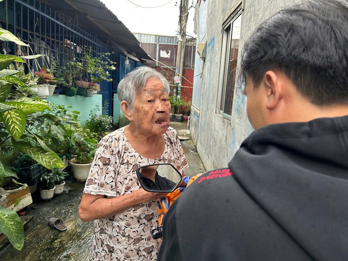 Bà Nguyễn Thị N. trao đổi với phóng viên Báo Người Lao Động.
