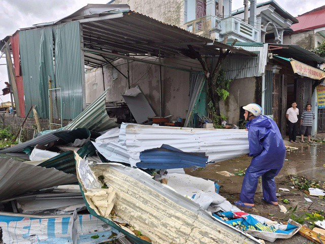 175 hộ dân bị bay mái tôn.