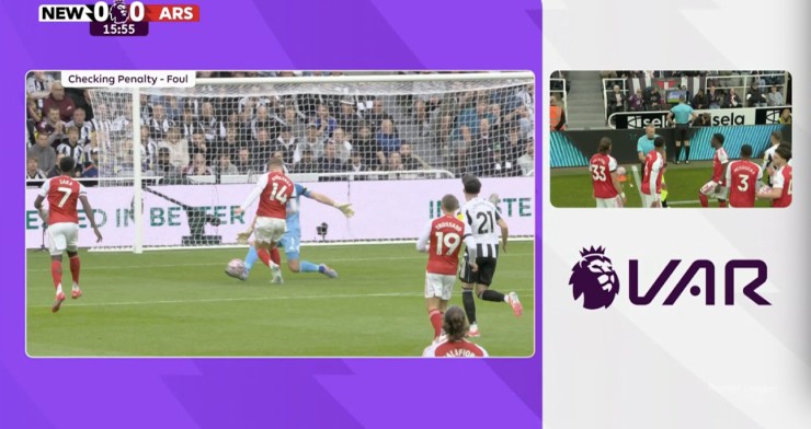 Tổ VAR tư vấn cho trọng tài hủy quả phạt đền của Arsenal