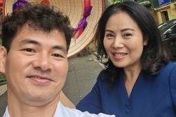 Cục trưởng Xuân Bắc hội ngộ 'vợ ba' Hồng trong 'Sóng ở đáy sông' sau 25 năm