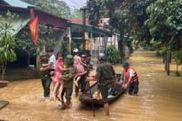 Tin tức trong ngày - Thủ tướng: Khuyến cáo người dân hạn chế đi lại khi có mưa lũ lớn do bão số 10