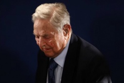 Tỷ phú là nhà từ thiện nổi tiếng đang bị chỉ trích dữ dội là ai?